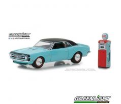 1/64 1968 Chevrolet Camaro SS With Vintage Gas Pump (GREENLIGHT)